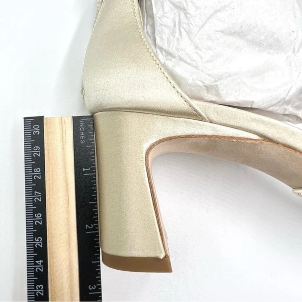 Badgley Mischka Size 7 Kameryn Ivory‎ Satin Jeweled Dress Sandals Heels Shoes